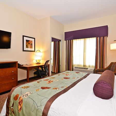 Best Western Plus Carousel Inn & Suites Burlington Room photo