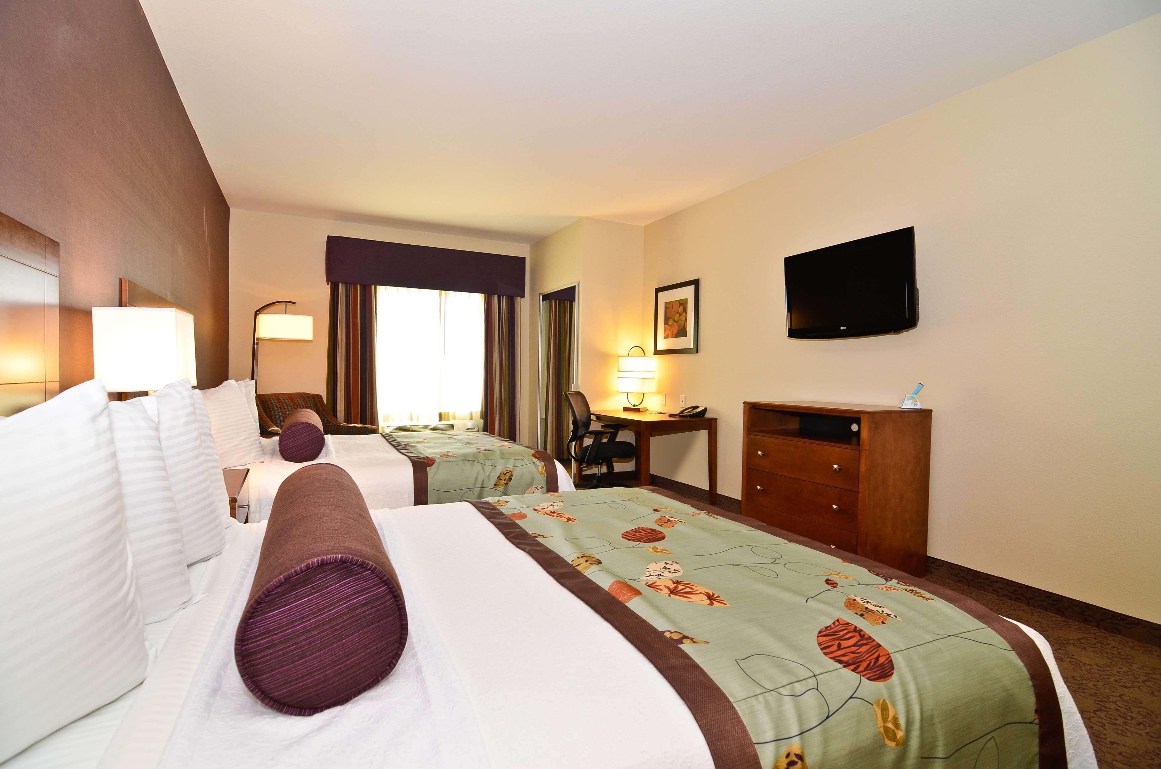 Best Western Plus Carousel Inn & Suites Burlington Exterior photo