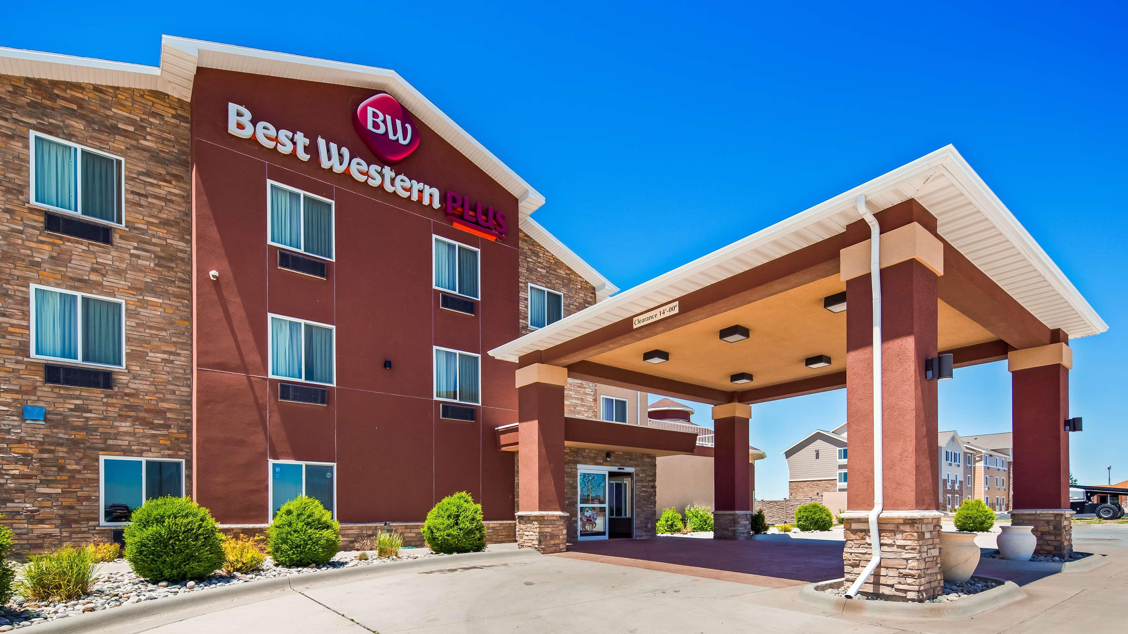 Best Western Plus Carousel Inn & Suites Burlington Exterior photo