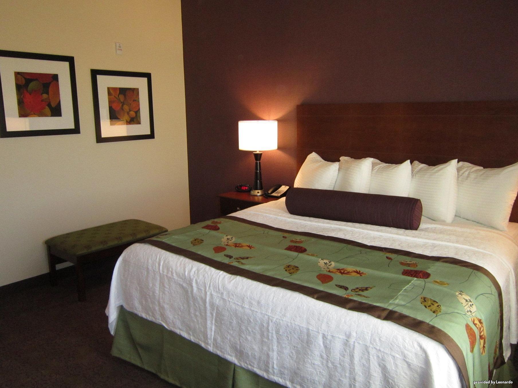 Best Western Plus Carousel Inn & Suites Burlington Room photo