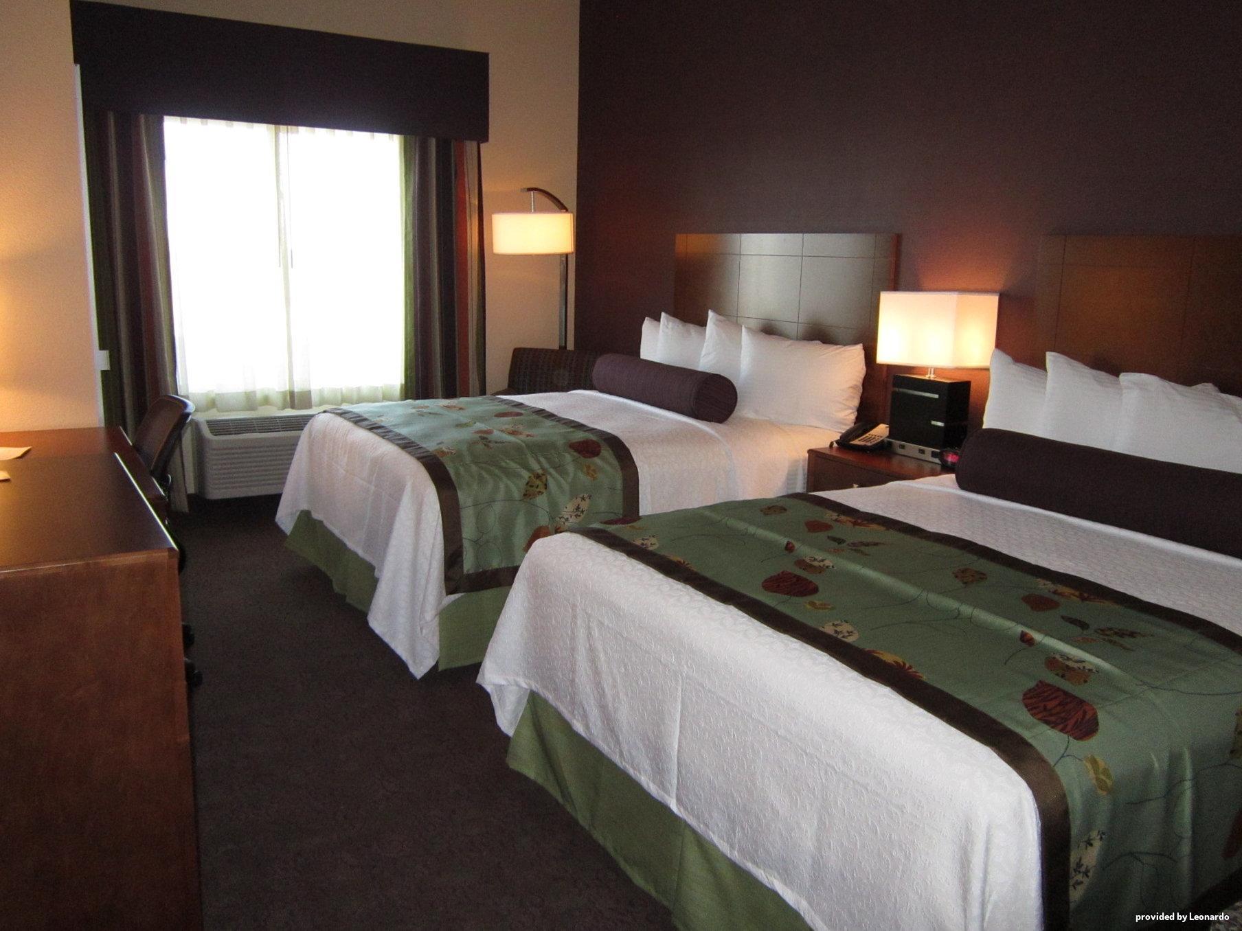 Best Western Plus Carousel Inn & Suites Burlington Room photo
