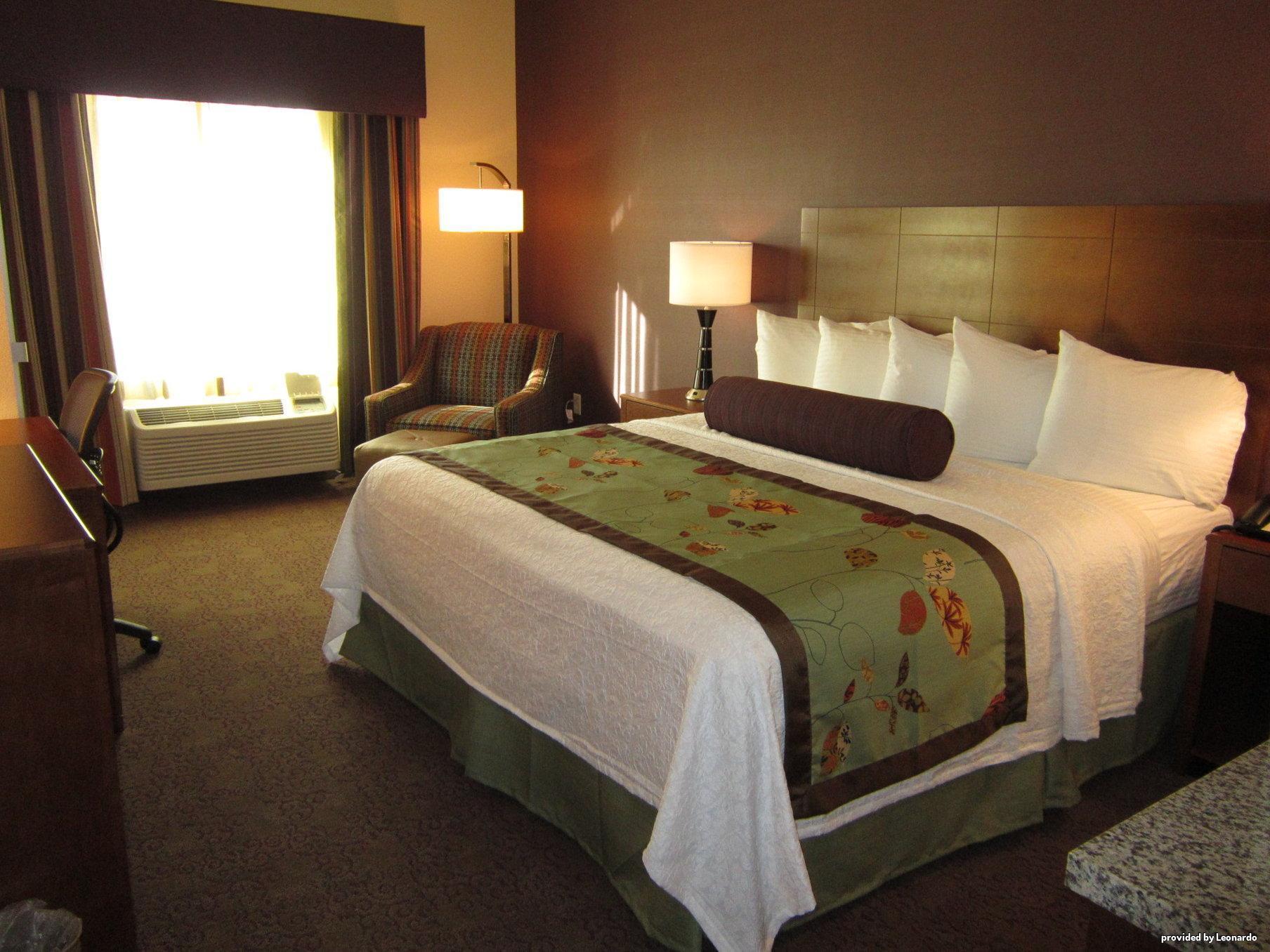 Best Western Plus Carousel Inn & Suites Burlington Room photo