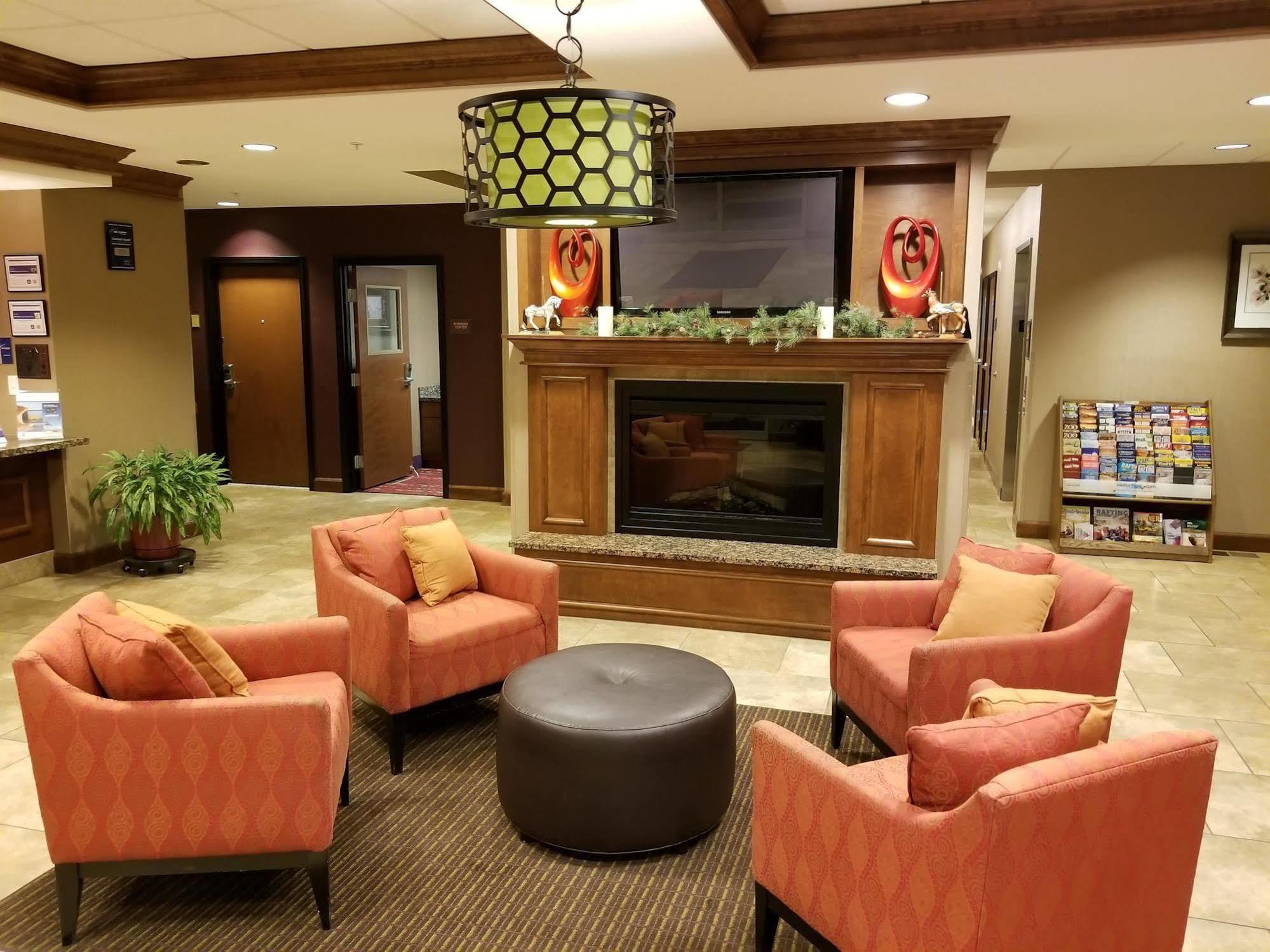 Best Western Plus Carousel Inn & Suites Burlington Exterior photo