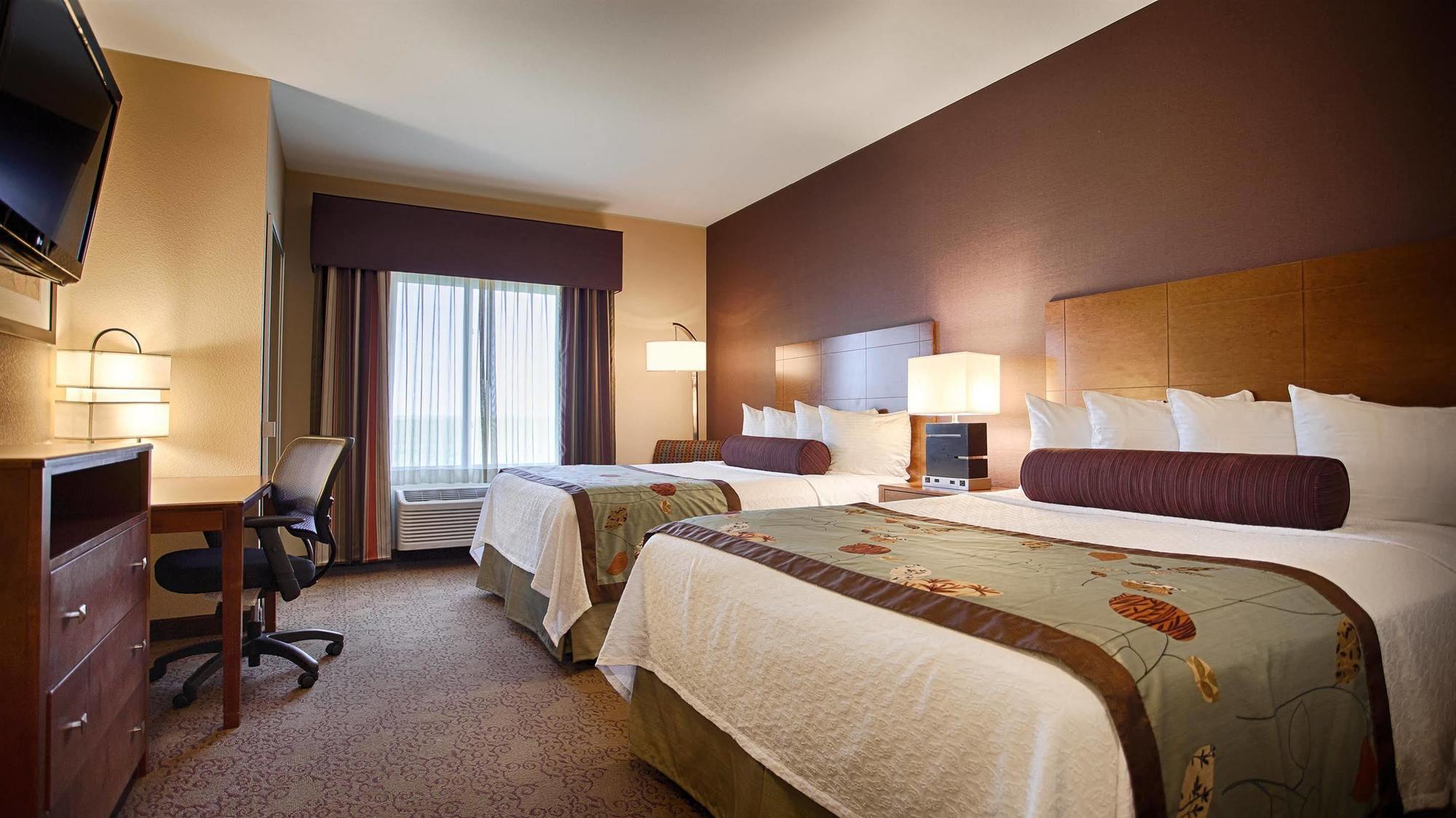 Best Western Plus Carousel Inn & Suites Burlington Exterior photo